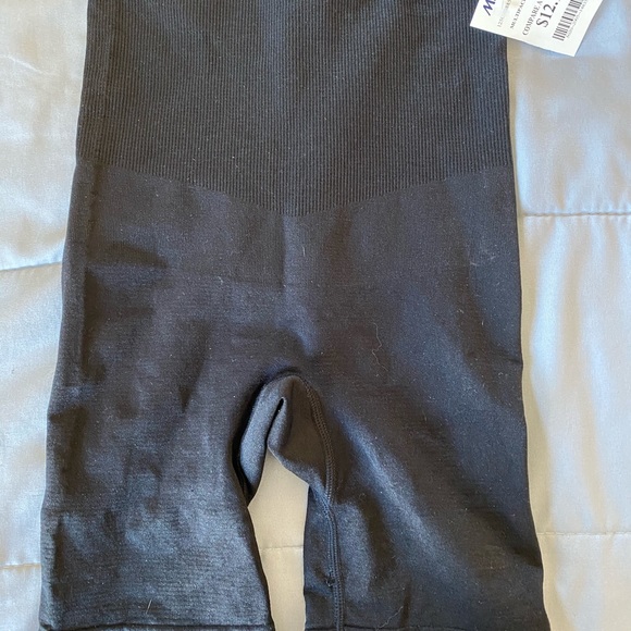 Shape Wear in Small NEW - Picture 3 of 4